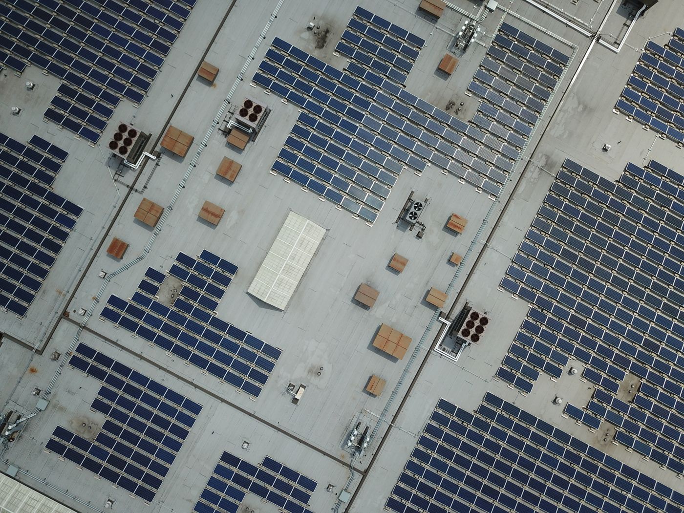 Large commercial rooftop solar array
