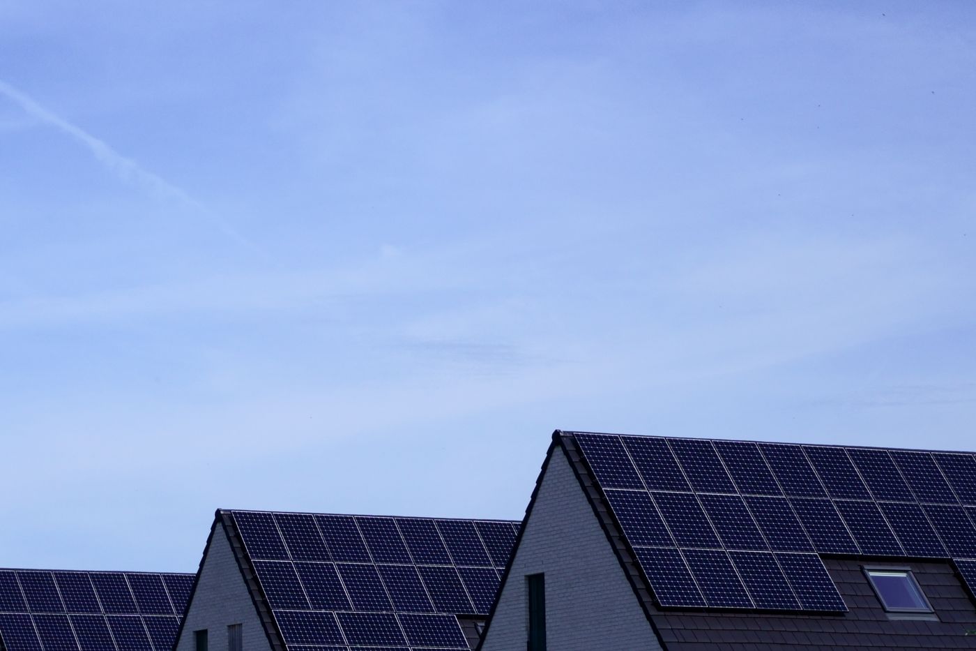 Rows of homes with rooftop solar in a housing society